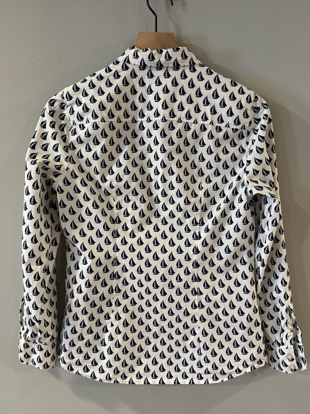 Vineyard Vines White Button-Up Shirt with Navy Sailboat Print - Picture 2 of 5